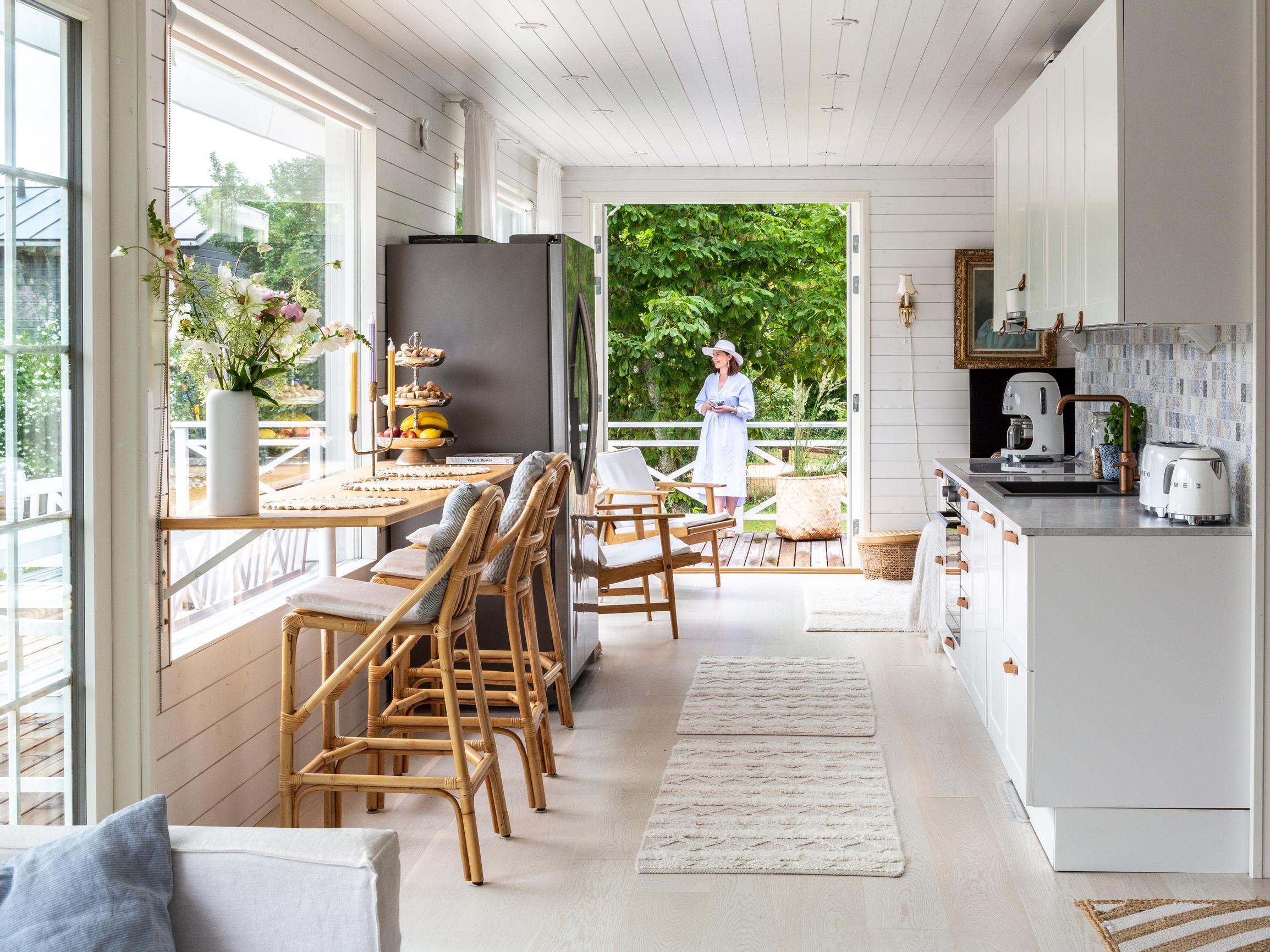 Beach house -tunnelmaa 70-luvun talossa – Hanna toteutti Villa Solsidanissa perheen Hanko-unelman 