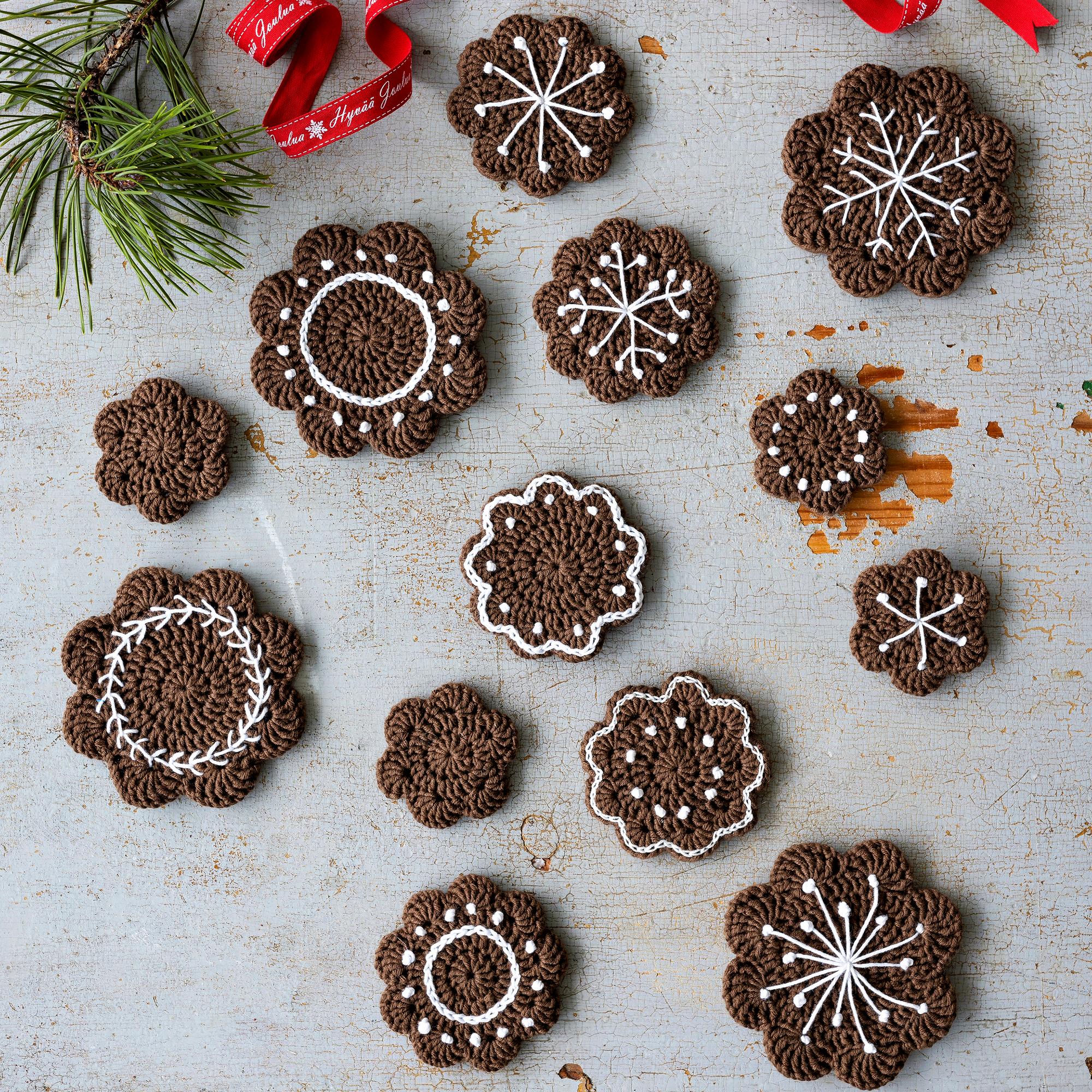 Parhaat paistamatta! Virkatut piparkakut koristavat joulukuusen, kranssin tai lahjapaketin – katso ohje