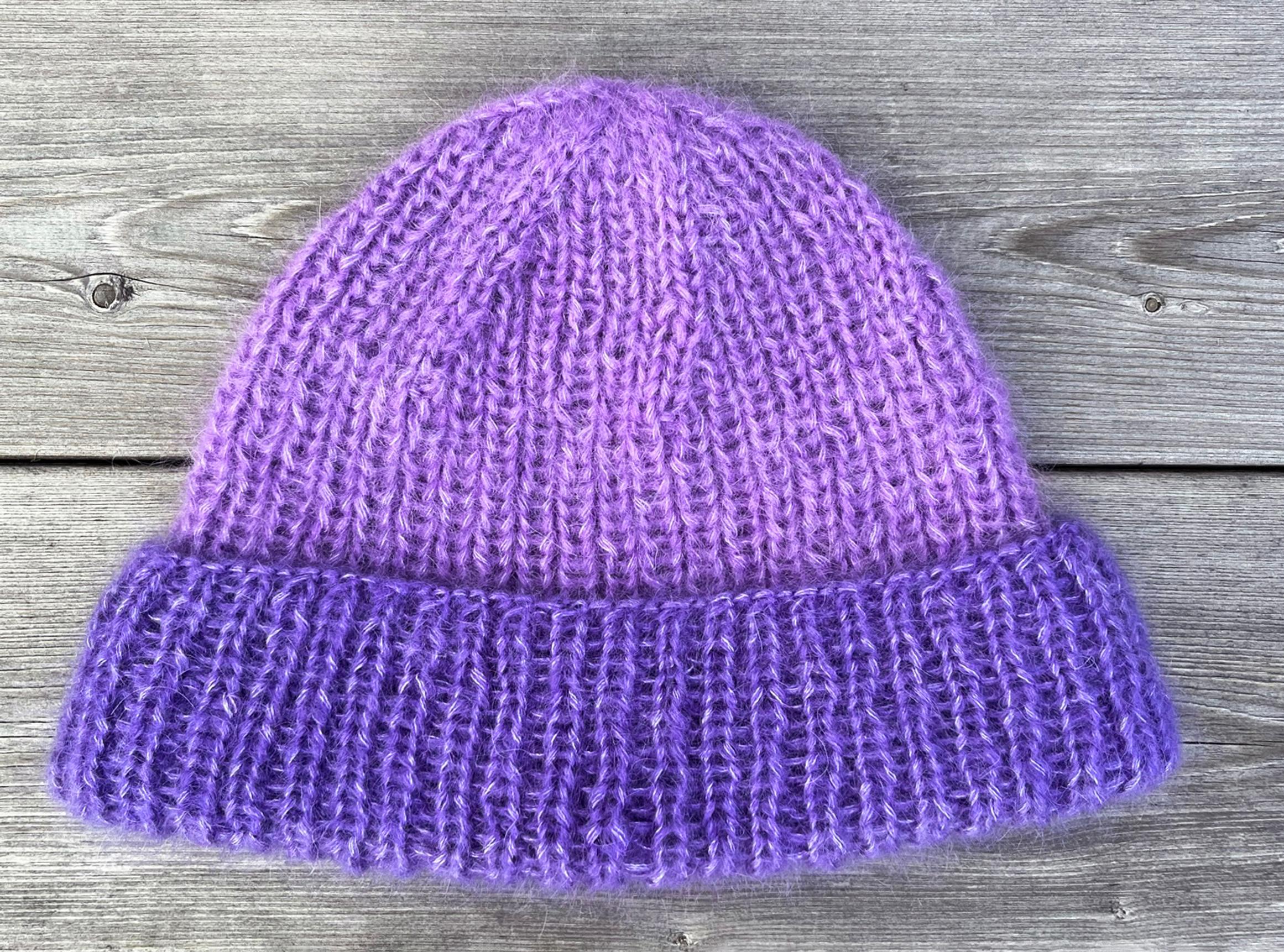 Nelinkertaisesta silkkimohair-langasta neulottu pipo