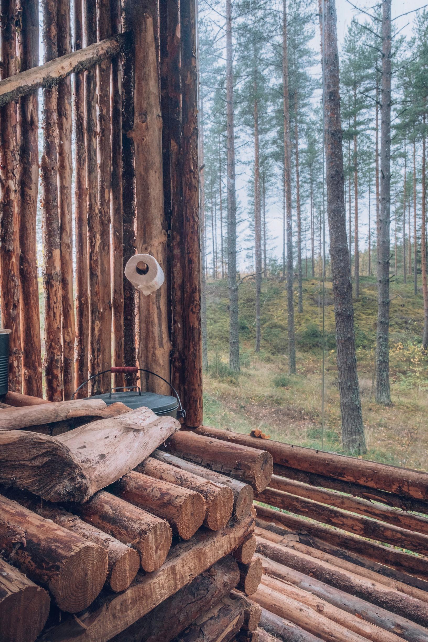 Huussin näkymä järvelle