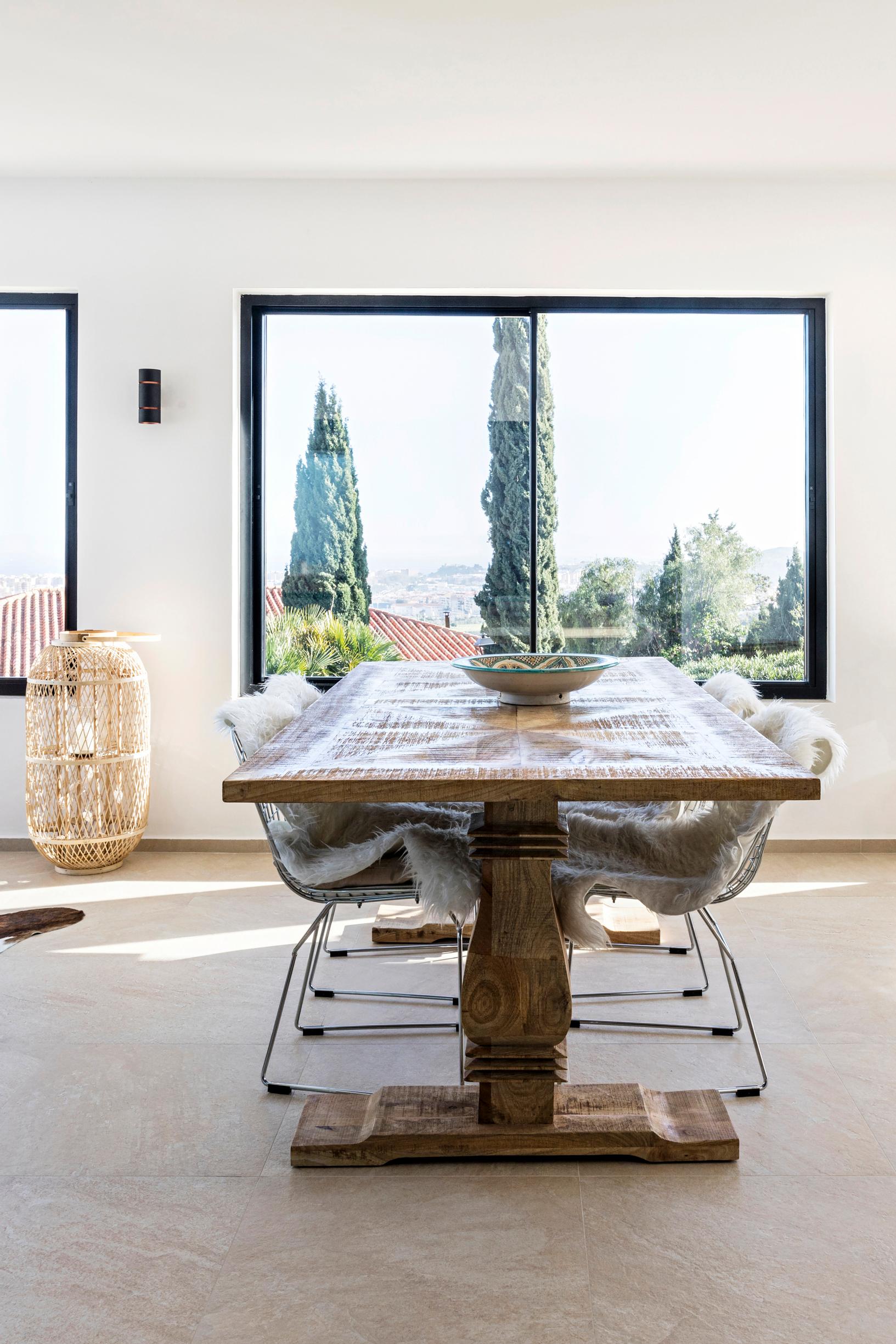 Ruokailutilasta on kaunis näkymä