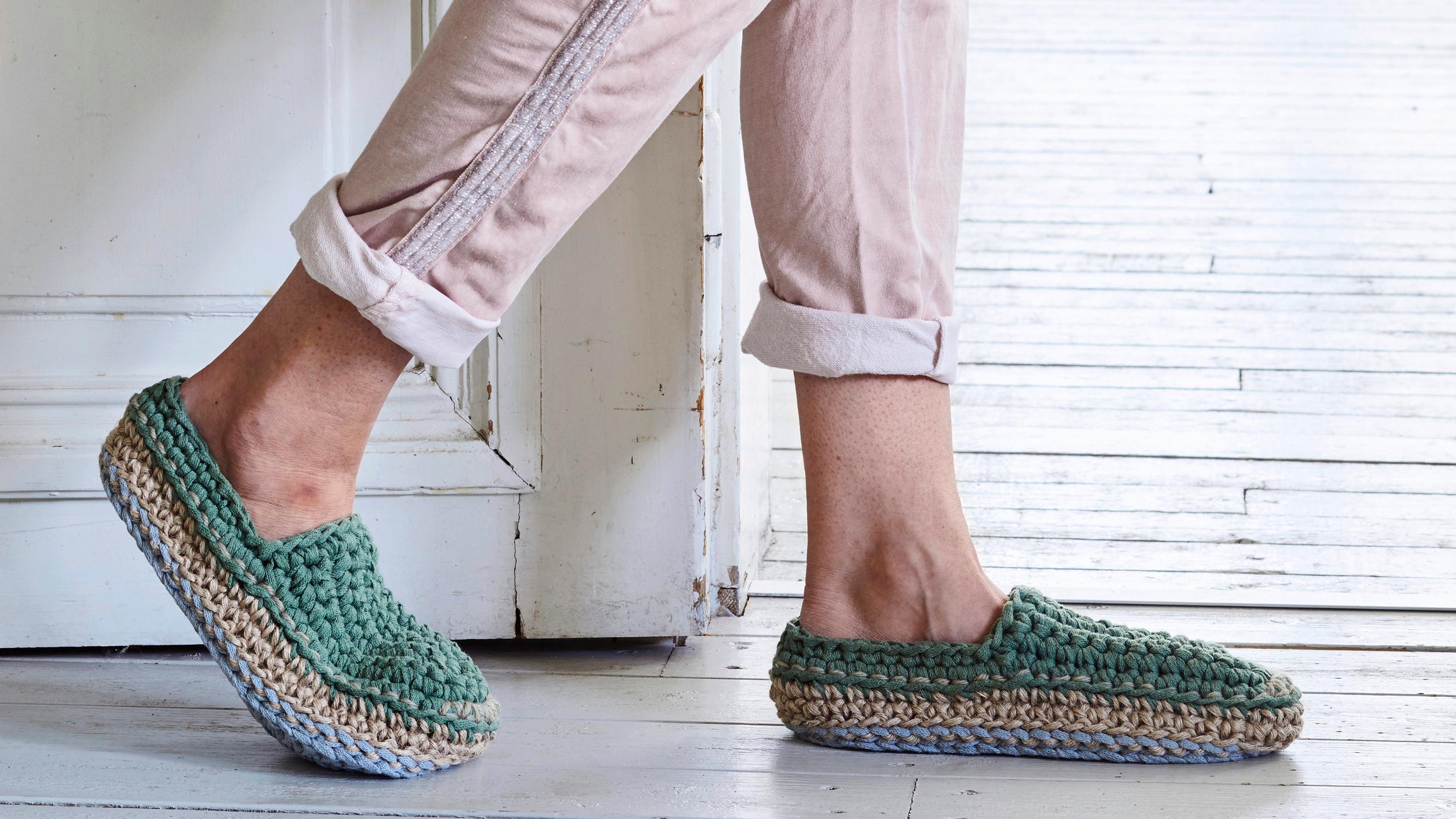 Virkatut espadrillot – näin teet pehmeät tossut kotona ja parvekkeella sipsutteluun