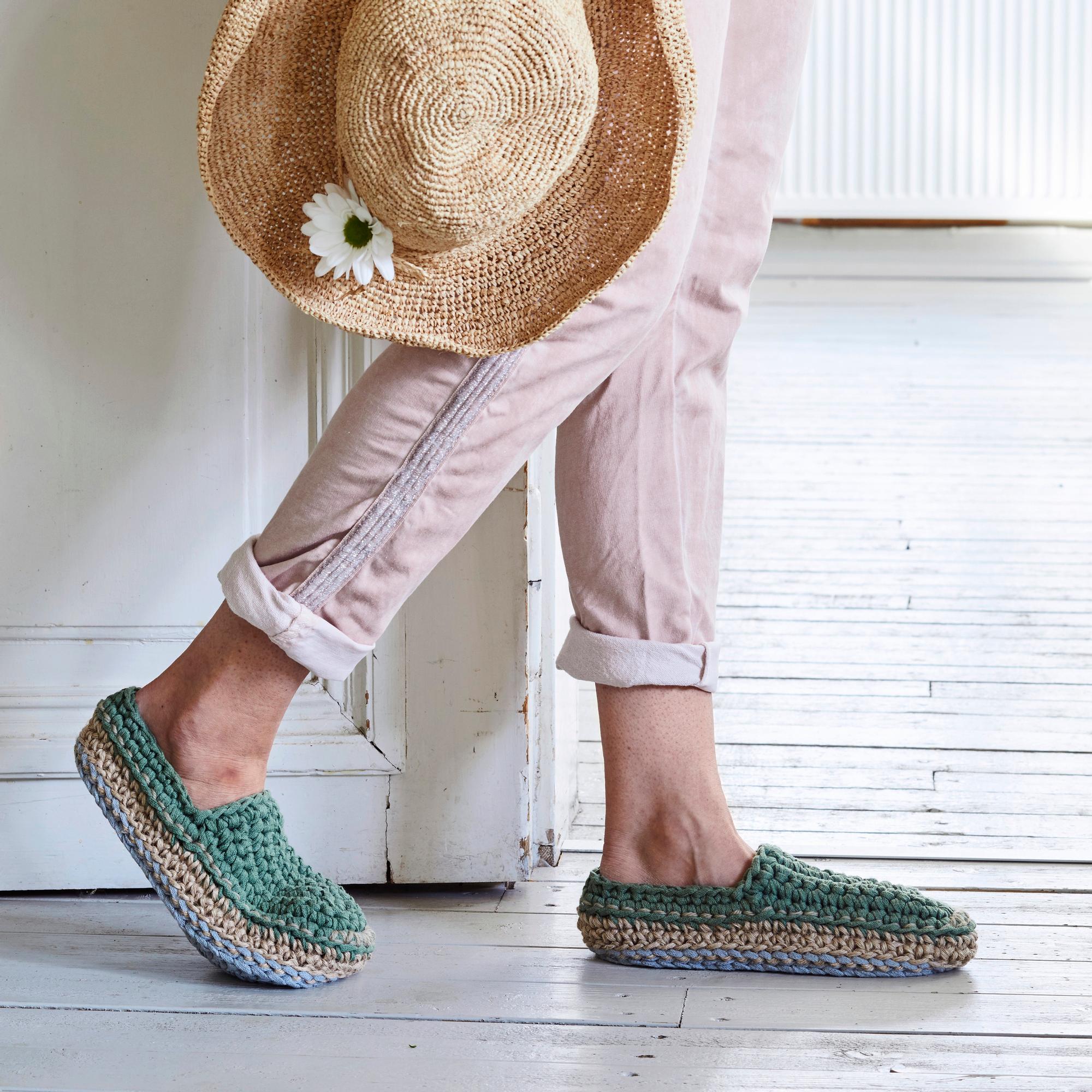 Virkatut espadrillot – näin teet pehmeät tossut kotona ja parvekkeella sipsutteluun